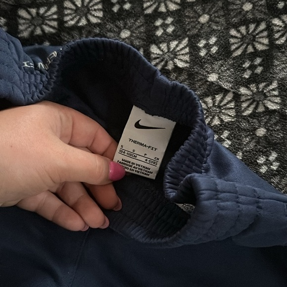 Nike Joggers - Picture 2 of 3